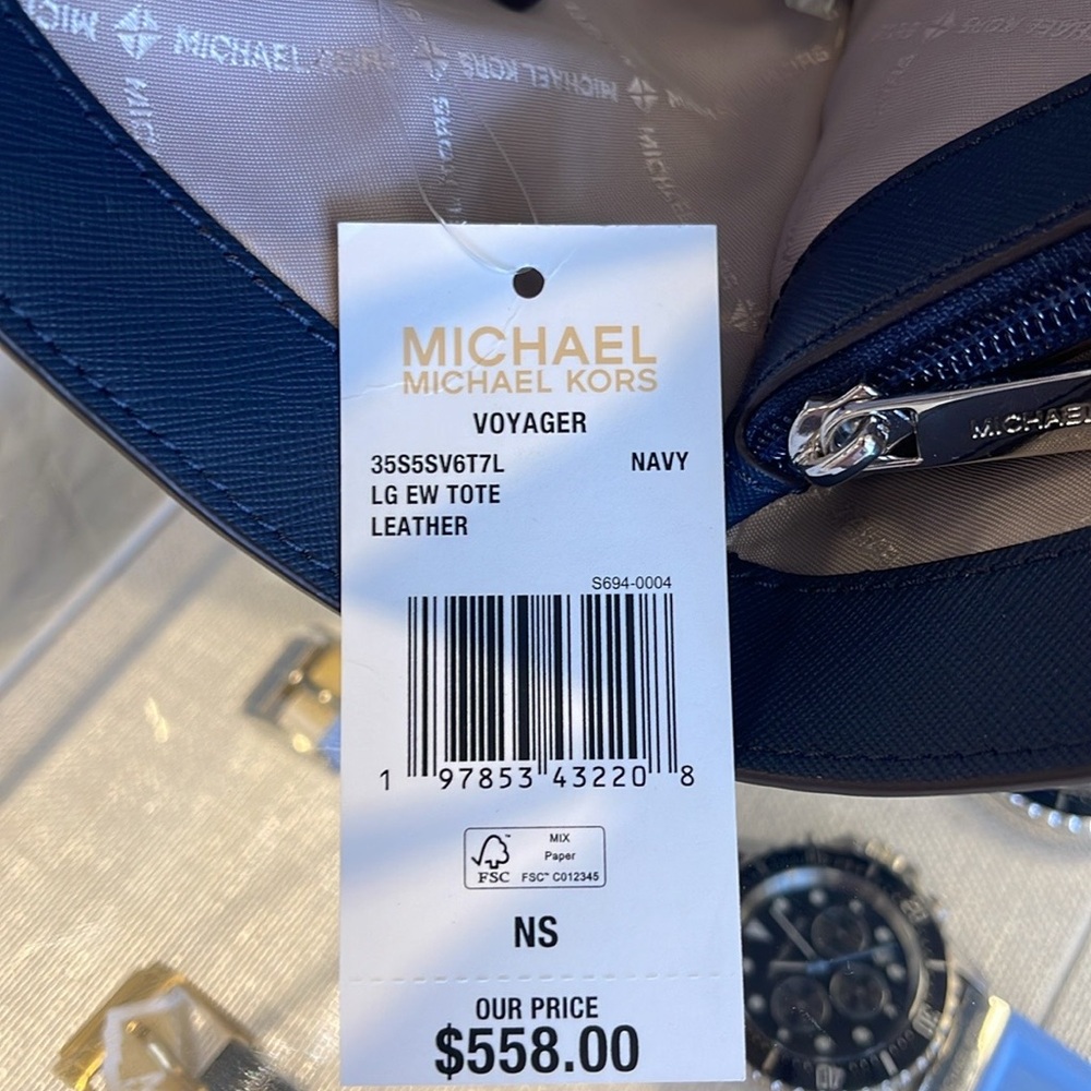 Michael Kors Voyager Large Saffiano Leather Tote Bag
Navy
NWT - Picture 10 of 16